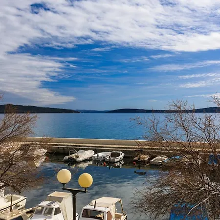 Apartament By The Sea Kastel Luksic, - 12872 *